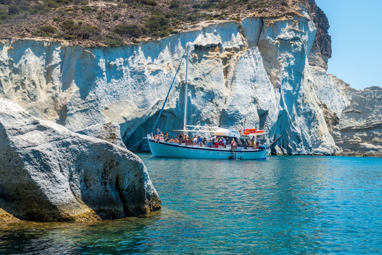 zefiros tour milos